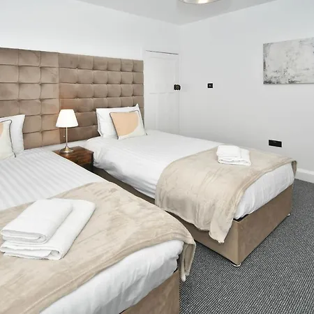 Moonlight House - Sleeps 7, Driveway, Garden Villa Crewe Exterior photo