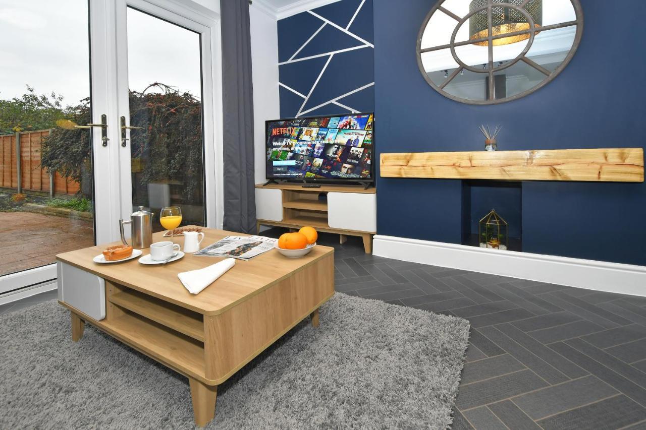 Moonlight House - Sleeps 7, Driveway, Garden *