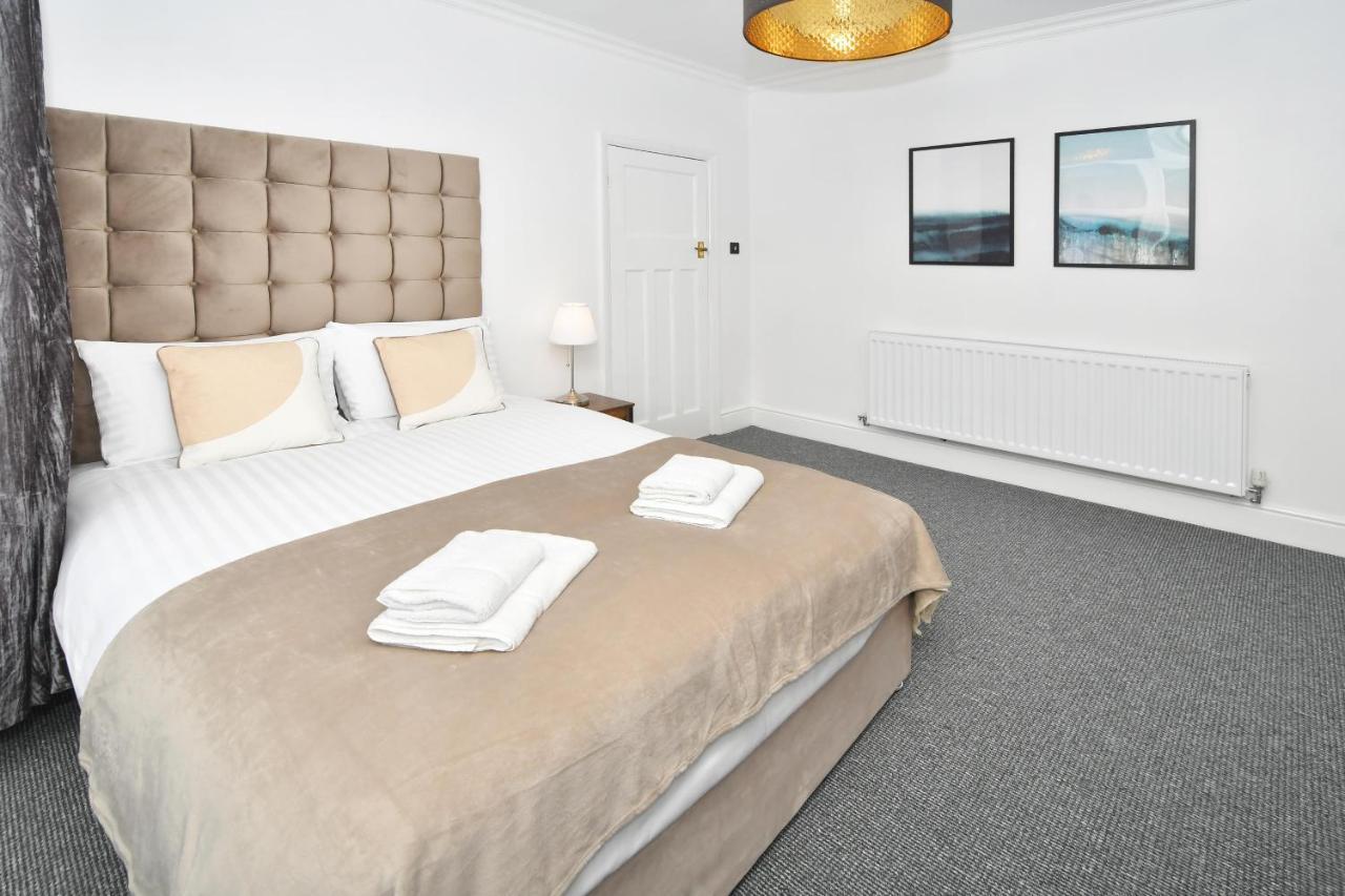 Moonlight House - Sleeps 7, Driveway, Garden Holiday home