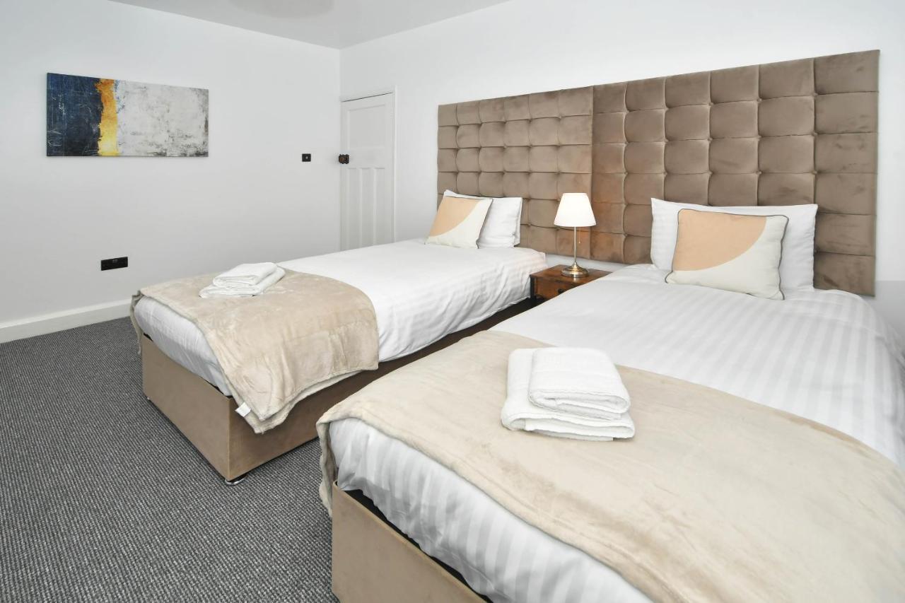 Holiday home Moonlight House - Sleeps 7, Driveway, Garden Crewe
