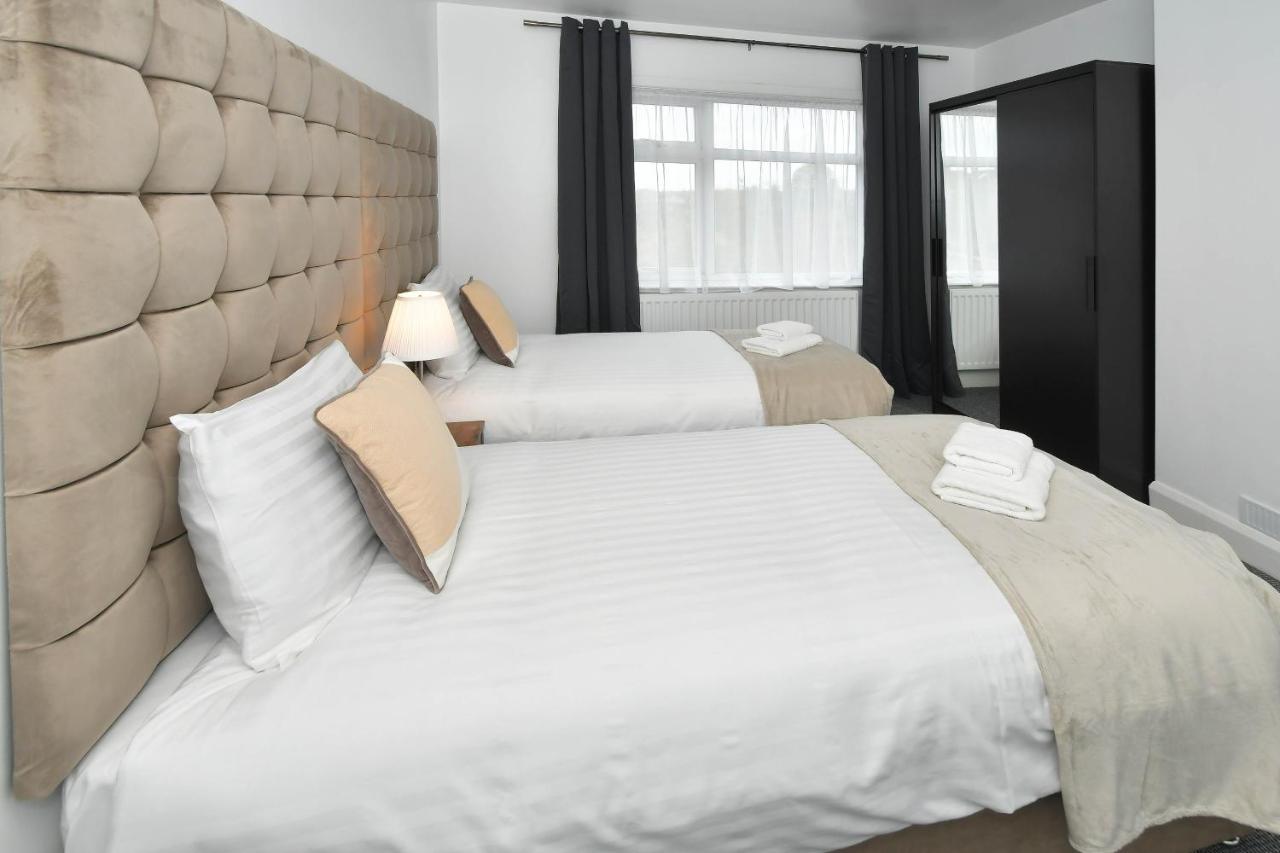 Moonlight House - Sleeps 7, Driveway, Garden *