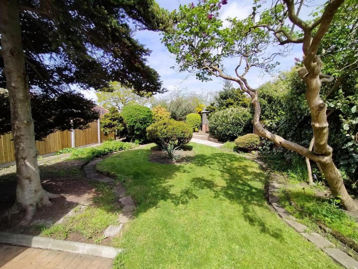 Holiday home Moonlight House - Sleeps 7, Driveway, Garden Crewe